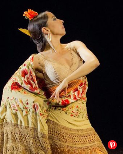 5 bailaoras españolas de flamenco y sus tocados florales icónicos 3