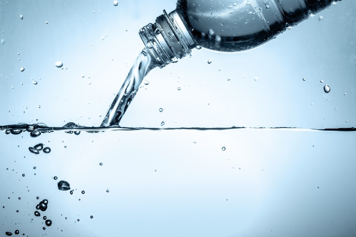 Por qué es necesario purificar el agua en nuestros hogares. Una guía casi futurista del Agua purificada en casa.