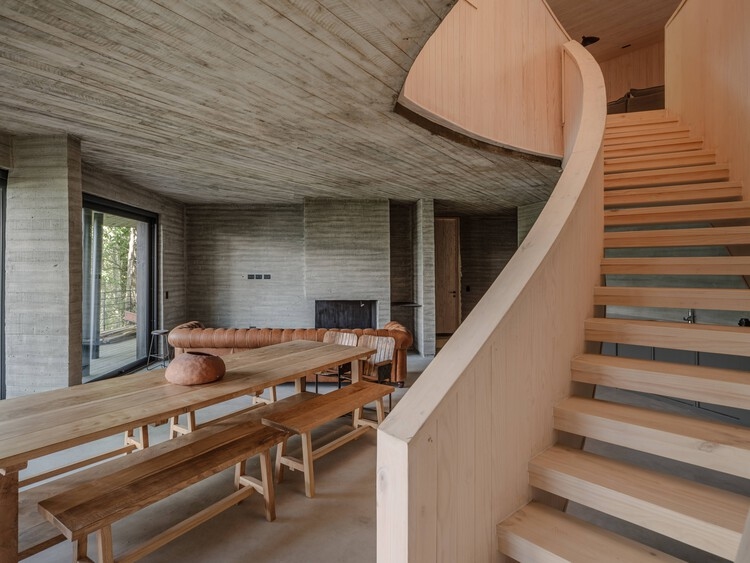 Casa PYR de Cazú Zegers: bloques de piedra y fuego en Chile 3