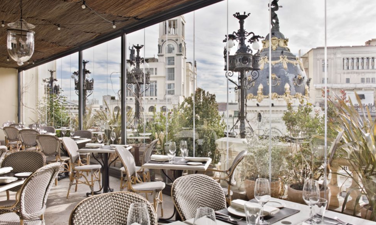 El mobiliario parisino triunfa en terrazas en España 42